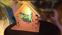 Cool Birdhouse, The "walk-in barbecue" birdhouse or Harry's U-Cook